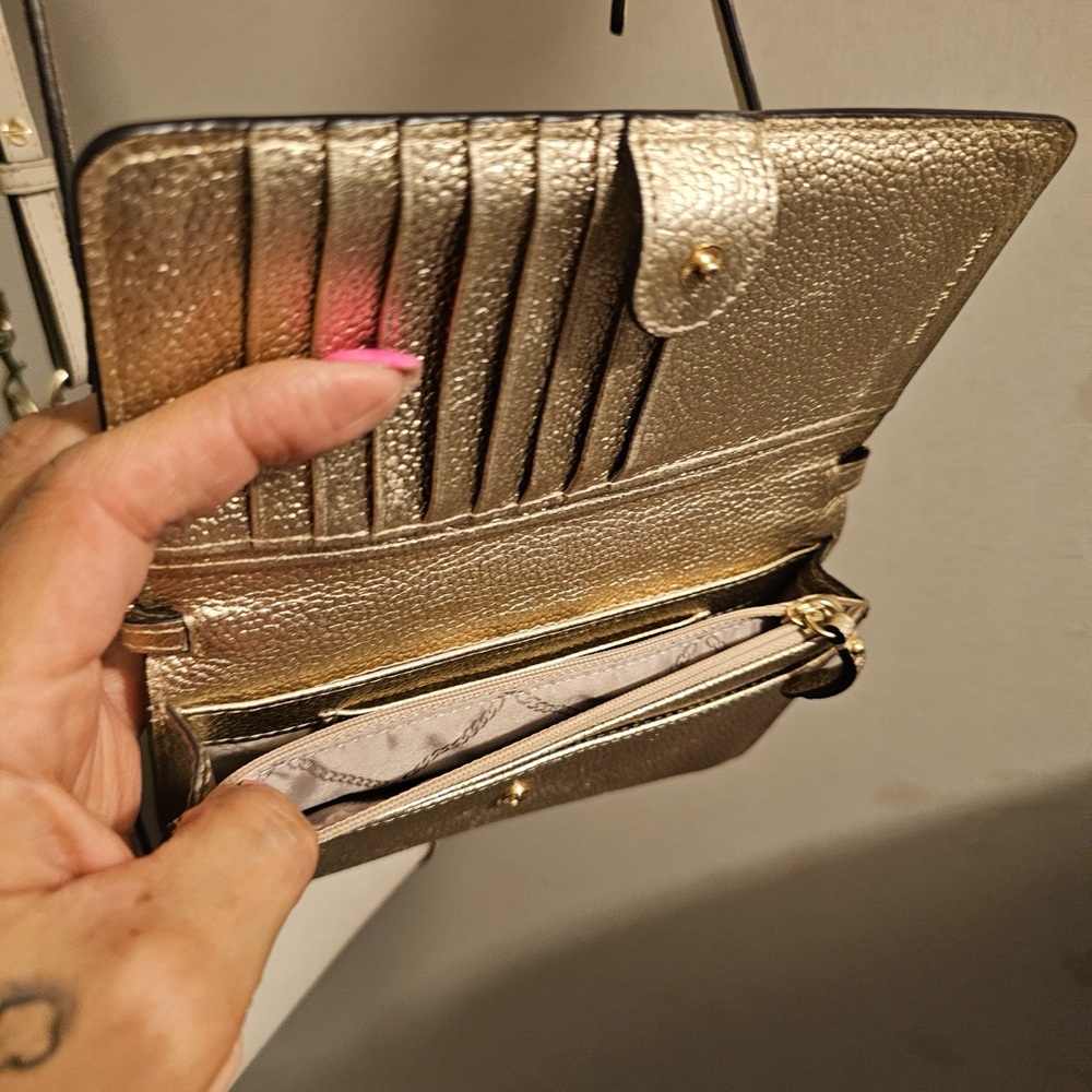 Crossbody wallet